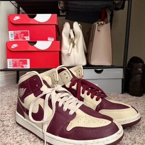 Nike Women’s Air Jordan 1 Mid SE